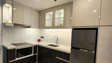 Fridge, microwave, stovetop, electric kettle