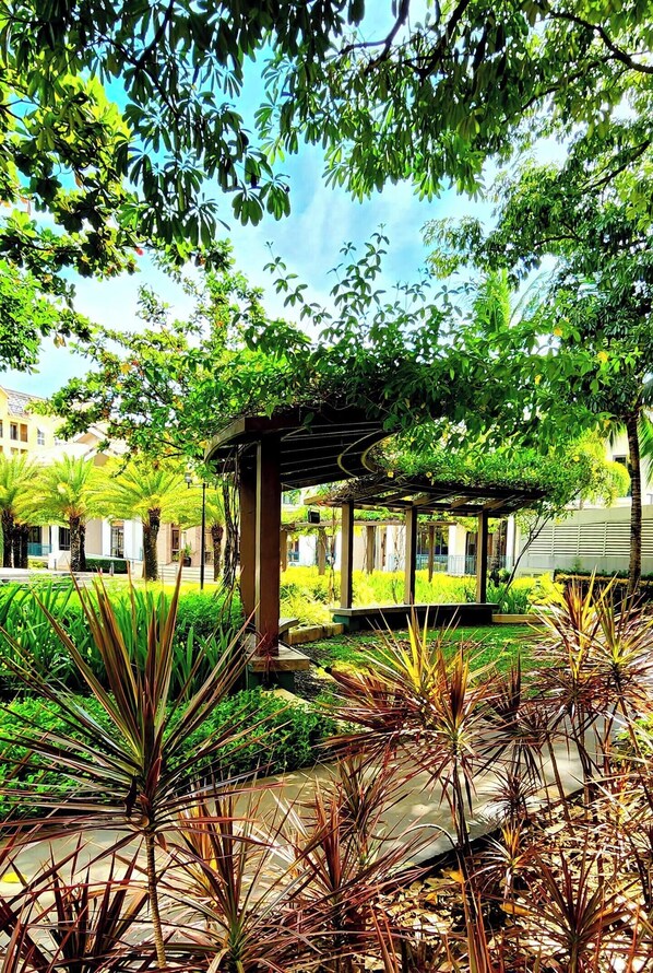 Property grounds - Luxurious staycation.
Relax in style in a serene Oasis, with calm ambiance. (Lungsod ng Cebu)