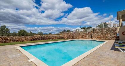 Villa Entrecolinas in S o Bartolomeu de Messines