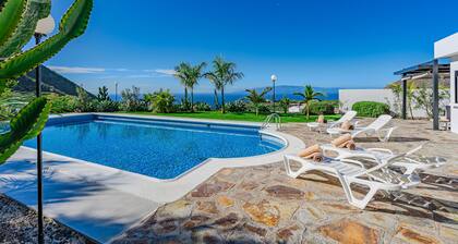 Cliff Haven Sea View Apartment - Adults Only