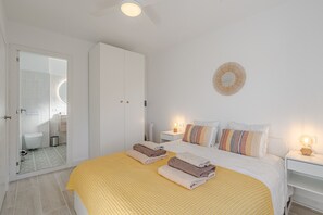 1 habitación, tabla de planchar con plancha, wifi gratis y ropa de cama 