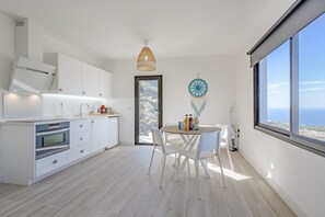 Fridge, oven, coffee/tea maker, toaster