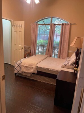 1 bedroom, iron/ironing board, WiFi