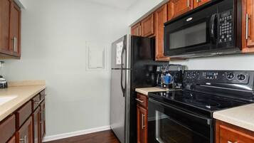 Réfrigérateur, micro-ondes, four, lave-vaisselle