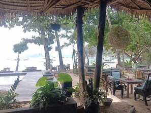 Bar ved bassenget