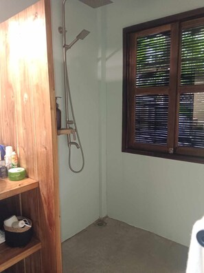ของใช้ในห้องน้ำฟรี, ไดร์เป่าผม