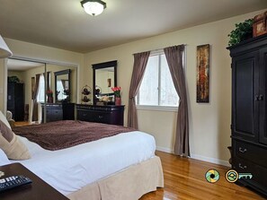 4 bedrooms, WiFi, bed sheets - Tiger's Den chalet - quiet mountain comfort! (Basye)