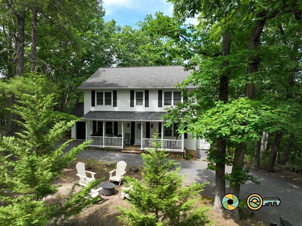 Exterior - On The Rocks! Spacious family-friendly 4BR home w/ bonus room (Basye)