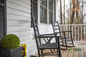 Terrace/patio - On The Rocks! Spacious family-friendly 4BR home w/ bonus room (Basye)