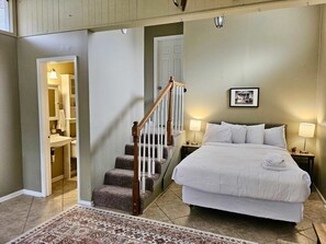 4 bedrooms, desk, iron/ironing board, WiFi