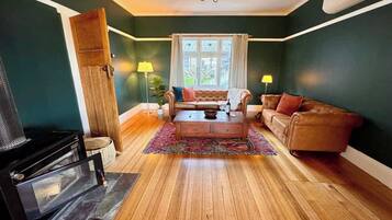 TV, fireplace, offices