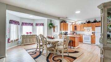 Fridge, microwave, stovetop, dishwasher