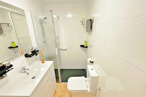 Shower, towels