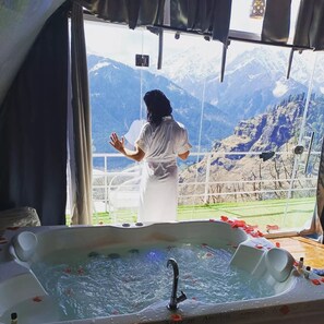 Desk, free WiFi - Nirvana Hamta Retreat (Manali)