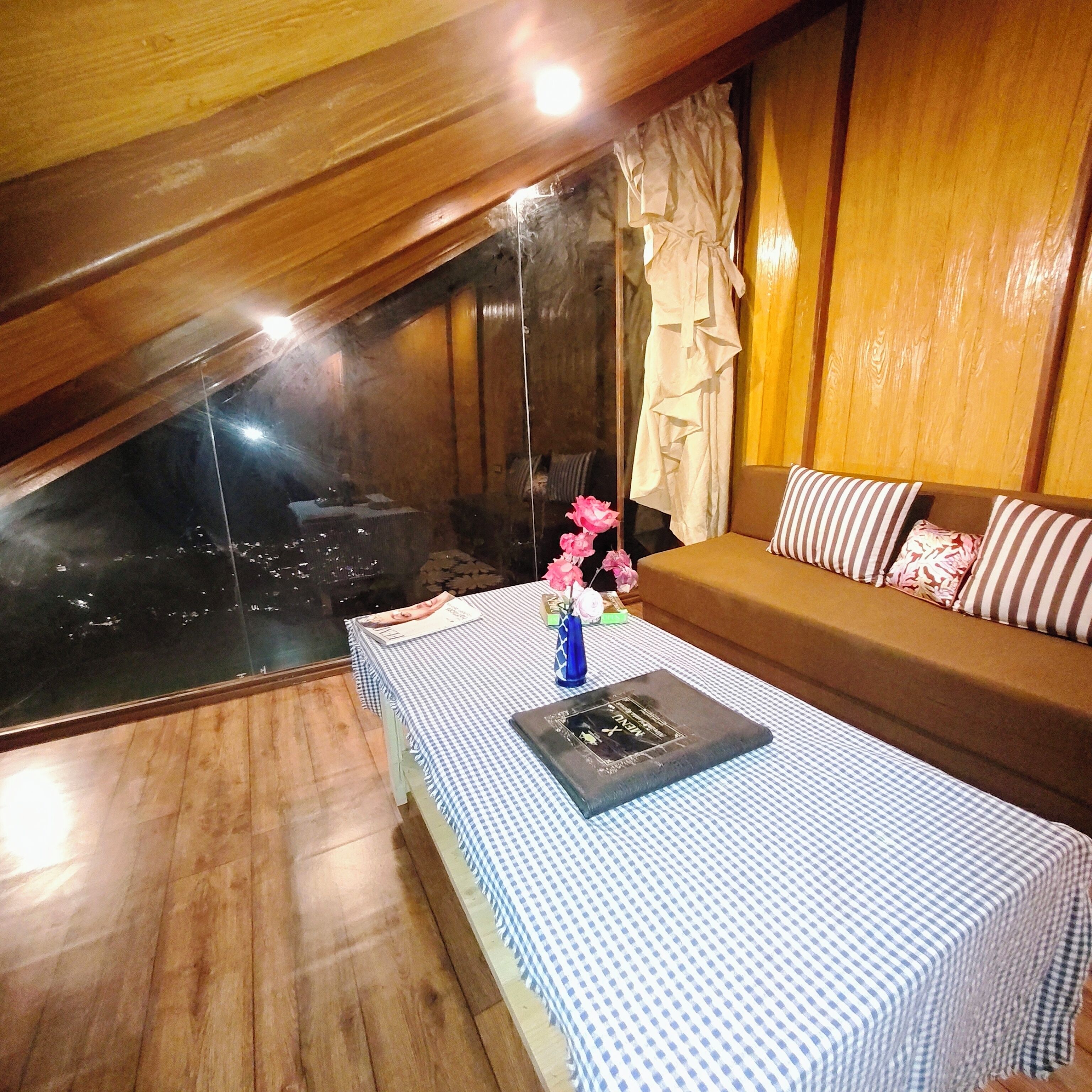 Deluxe Twin Room | Desk, free WiFi