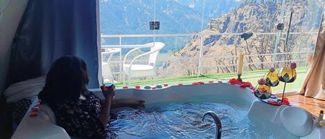 Meja kerja dan Wi-Fi gratis