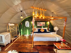 Schreibtisch, kostenloses WLAN