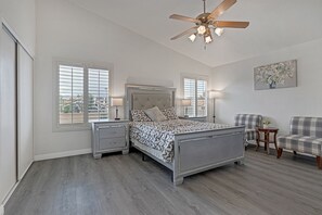 5 camere, una scrivania, ferro/asse da stiro, Wi-Fi gratuito