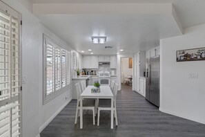 Fridge, microwave, oven, stovetop - Serenity Suite; luxury retreat in the heart of Vegas (Las Vegas)