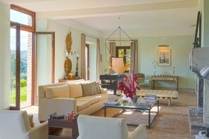 TV connectée, cheminée