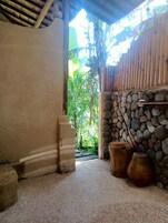 免费洗浴用品、拖鞋