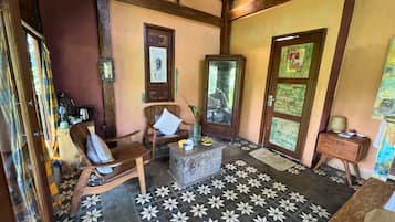 1 habitación, escritorio y sistema de insonorización