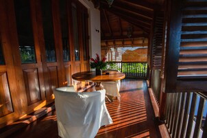 Smart TV de 42 pulgadas con canales por cable, libros