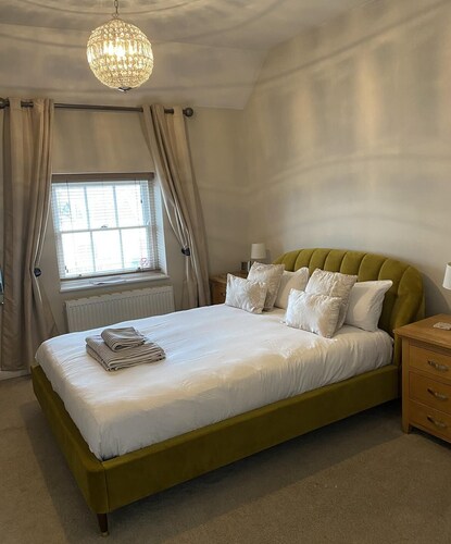 Lovely large 2 Bedroom apartment in the city of Hereford