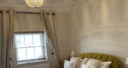 Lovely large 2 Bedroom apartment in the city of Hereford