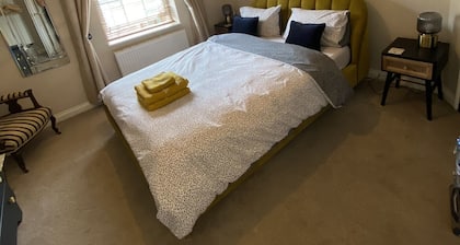 Lovely large 2 Bedroom apartment in the city of Hereford