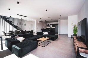 Smart TV, DVD player, stereo - Villa Just be happy by Trawelltopia | Pool, Wifi (Kaštel Stari)