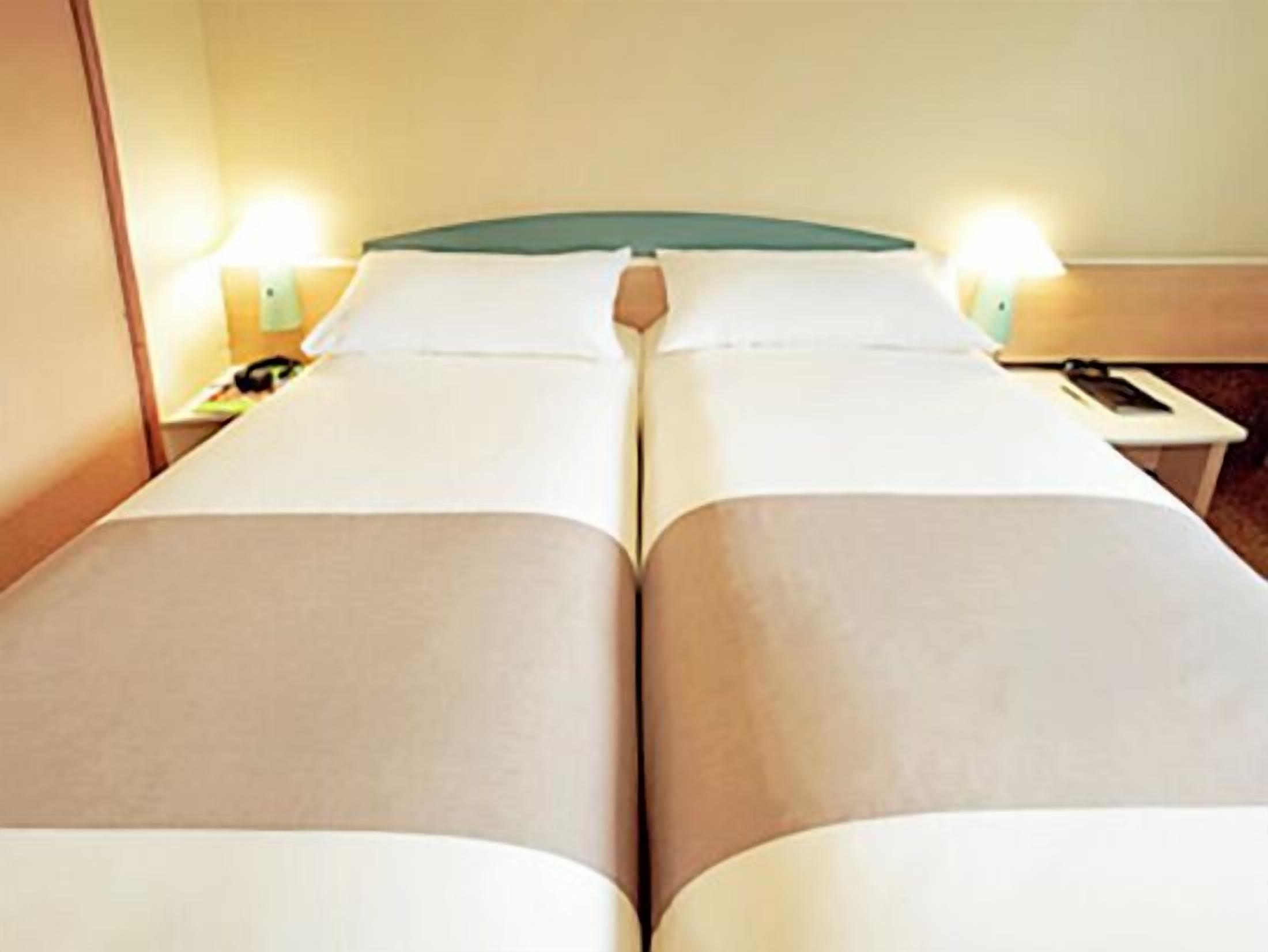 Cortinas blackout, sistema de insonorización y wifi gratis 