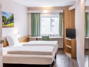 Habitación con 2 camas individuales | Cortinas blackout, insonorización y wifi gratis