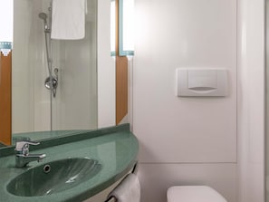 Blackout curtains, soundproofing, free WiFi