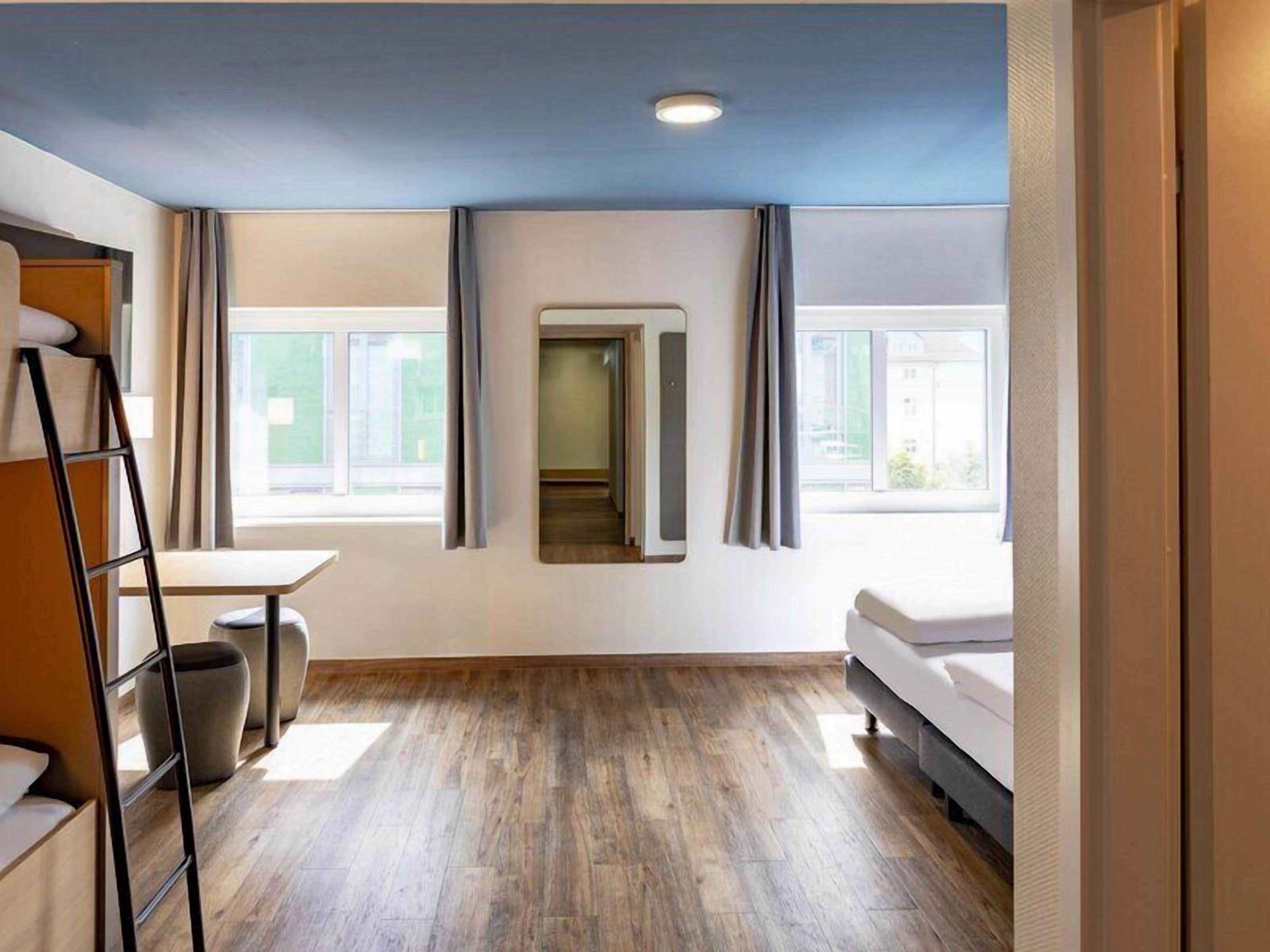 Verdunkelungsvorhänge, schallisolierte Zimmer, kostenloses WLAN