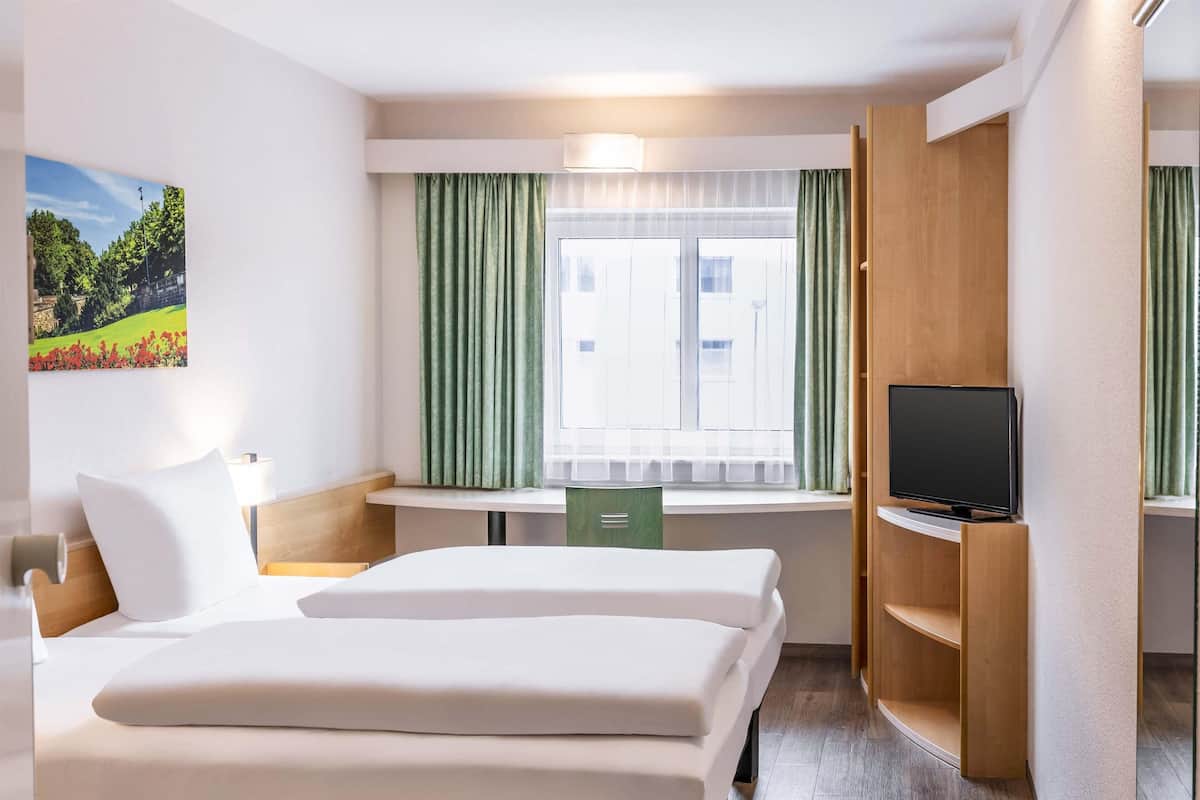 Twin Room | Langsir/tirai gelap terus, kalis bunyi, Wi-fi percuma