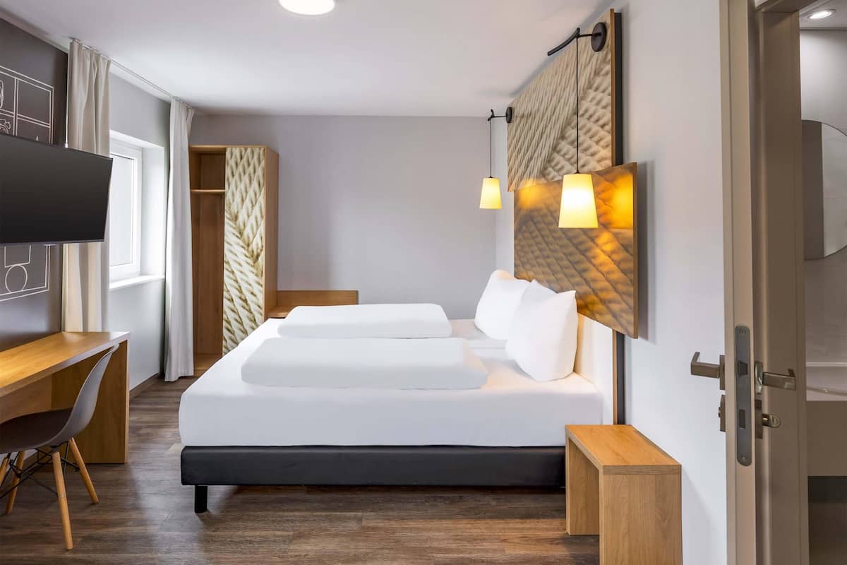 Habitación doble Premium | Cortinas blackout, insonorización y wifi gratis