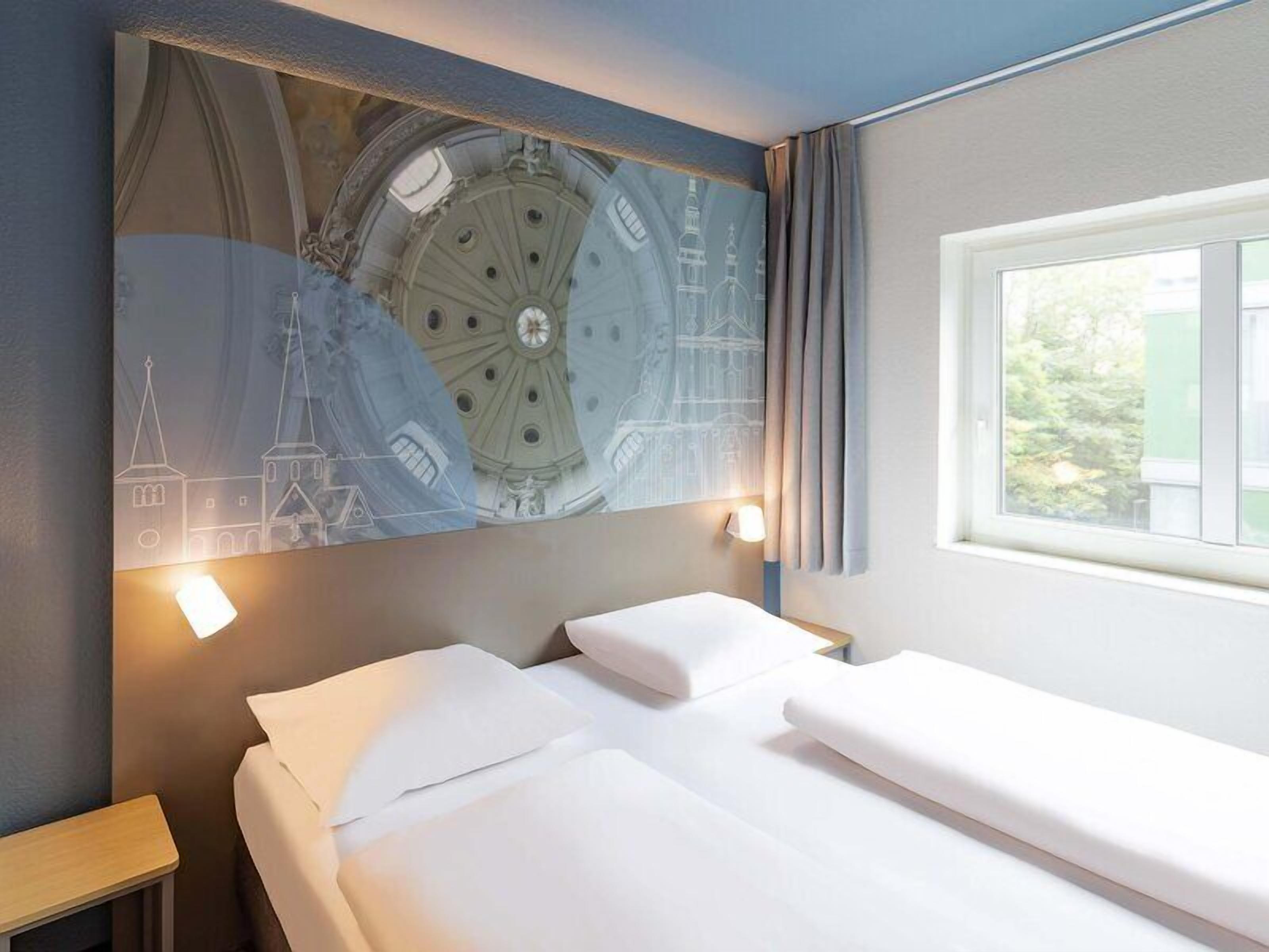 Quarto casal (French bed) | Cortinas blackout, quartos à prova de som, Wi-Fi de cortesia