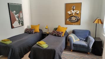 1 slaapkamer, een strijkplank/strijkijzer, gratis wifi, beddengoed