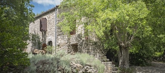 Grand Gßte 12/13 Pers Piscine Privée Tennis Sud ArdÚche au Domaine Saint Cerice