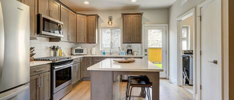 Réfrigérateur, micro-ondes, four, lave-vaisselle