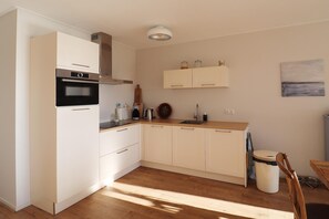 Fridge, oven, stovetop, dishwasher - Apartment in Heeg with Heegermeer Views (Heeg)