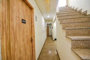 Lobby - FabExpress Divya Villa (New Delhi)