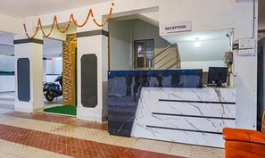 Reception - Fabhotel Grandeur (Pune)