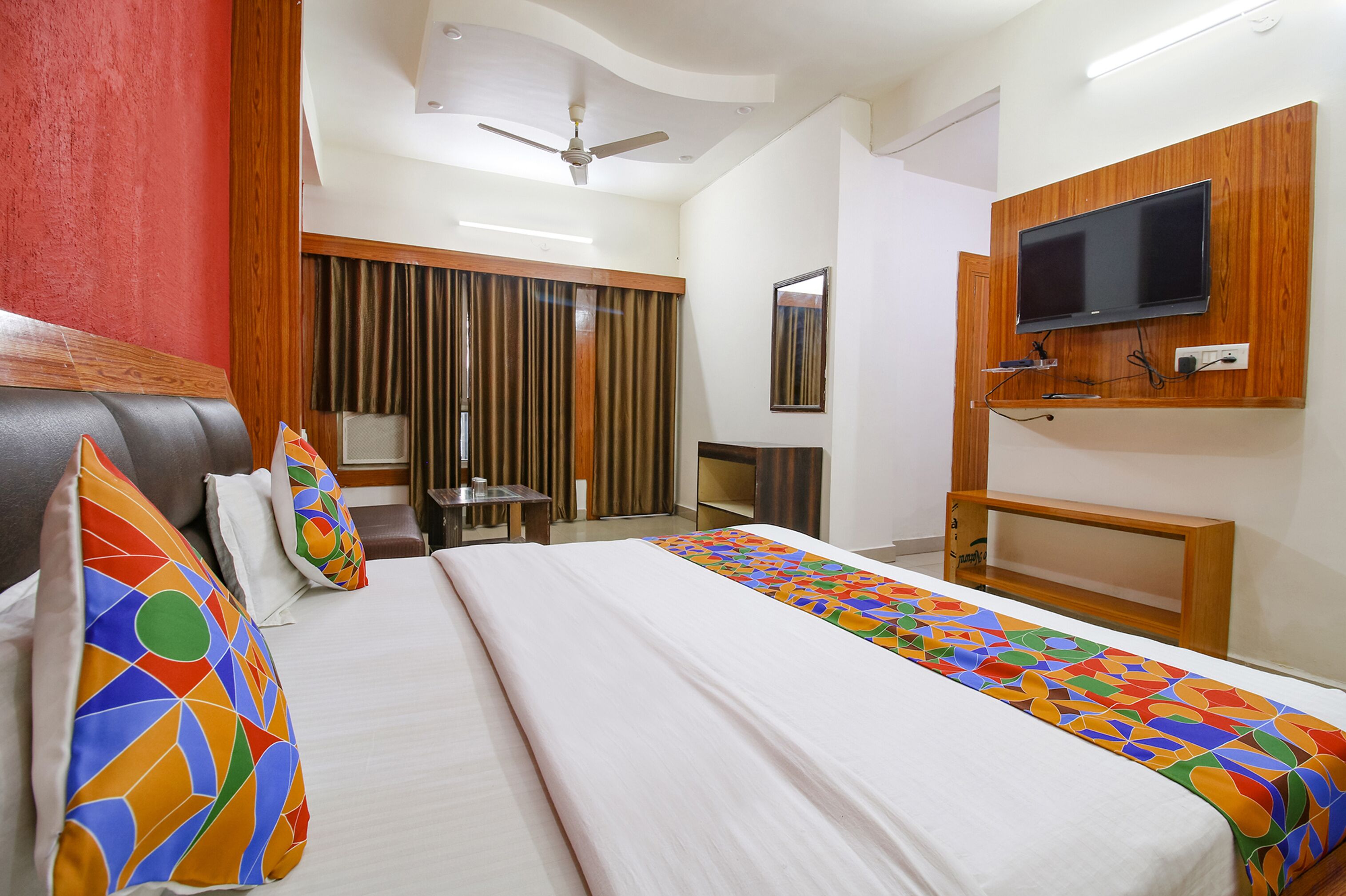 Egyptiske bomuldslagner, premium-sengetøj, pengeskab på værelset