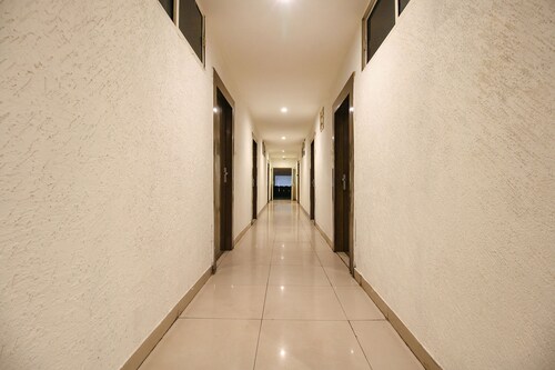 FabHotel Neena Palace