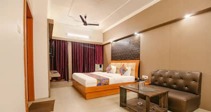 FabHotel Neena Palace