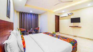 Egyptian cotton sheets, premium bedding, in-room safe, free WiFi