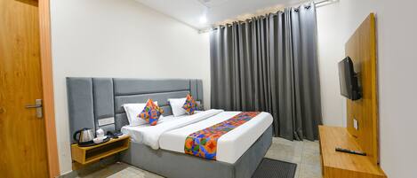 Premium Room | Egyptian cotton sheets, premium bedding, in-room safe, free WiFi