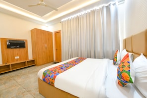 Egyptian cotton sheets, premium bedding, in-room safe, free WiFi